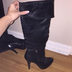 Black leather heel boots 👢